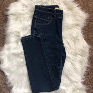 💰3 FOR $15 SALE💰 Dark blue jeans by Mudd!